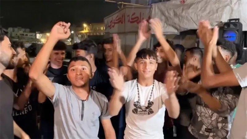 ليست غزة وحدها.. الفرحة تعم شوارع إسرائيل بعد إعلان وقف الحرب