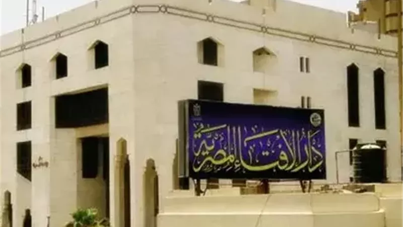 هل يجوز للوكيل أن يأخذ من أموال الزكاة الموكل إليه توزيعها؟.. «الإفتاء» تجيب