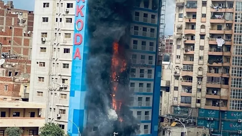 حريق هائل داخل مستشفى راقودة بالإسكندرية.. وجهود مكثفة لإخماده