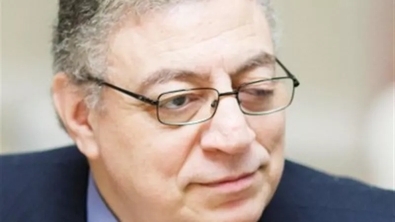 كاتب صحفي: تحليق الطائرات بعلمي مصر وفلسطين بشرم الشيخ يحمل دلالات رمزية