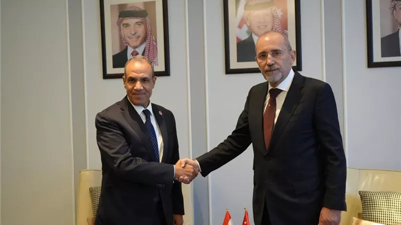 وزير الخارجية المصري يبحث مع نظيره الأردني تطورات المنطقة 