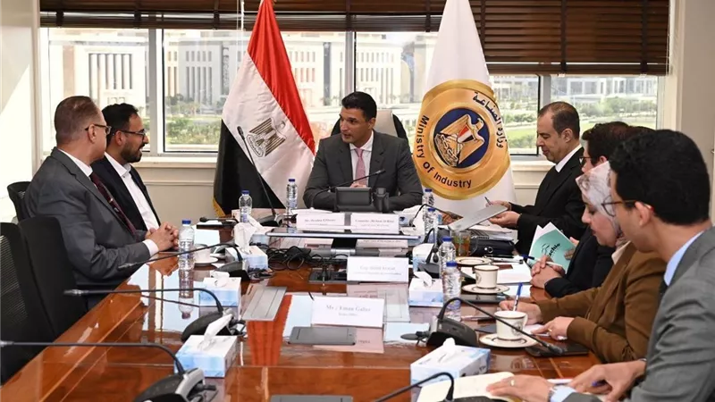 وزير الصناعة يبحث توسعات جوتن مصر وتعميق التصنيع المحلي