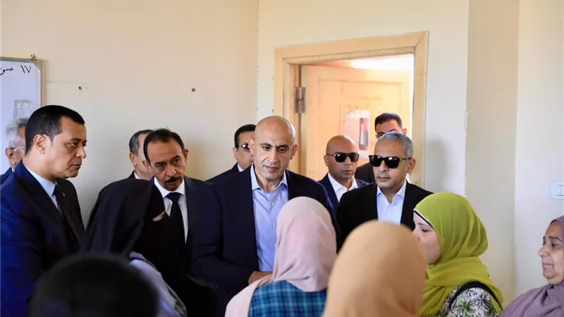 وزير التعليم ومحافظ سوهاج يتفقدان مدرسة الروافع التى شهدت أعمال شغب