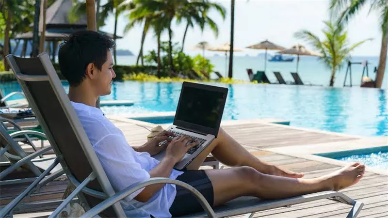 الـ Workcation أسلوب حياة جديد للشباب 