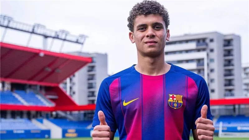 برشلونة يعلن التعاقد النهائي مع حمزة عبد الكريم حتى 2029
