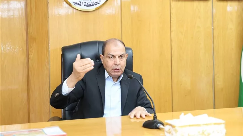 محافظ المنيا يتابع معدلات تنفيذ مشروعات “حياة كريمة”