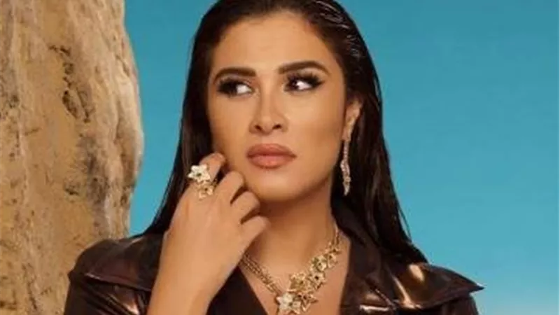 ياسمين عبدالعزيز تصل أمريكا للتكريم.. و
