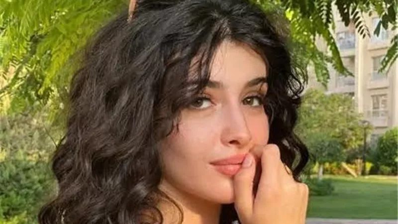 خطوة العمر.. سارة بركة تبدأ رحلة السينما المصرية من بوابة كريم عبد العزيز