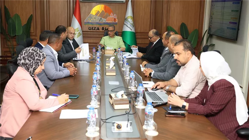 الأنصاري يوجه بسرعة الانتهاء من ملفات التصالح والتراخيص المتأخرة بالجيزة