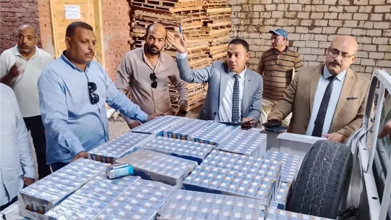 ضبط 2 طن ألبان فاسدة ومخزن سلع غذائية غير مرخص خلال حملات تفتيشية بالمنيا