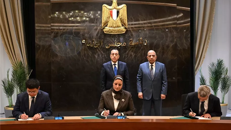 رئيس الوزراء يشهد مراسم توقيع مذكرة تفاهم لإنشاء أول مصنع لتوربينات الرياح