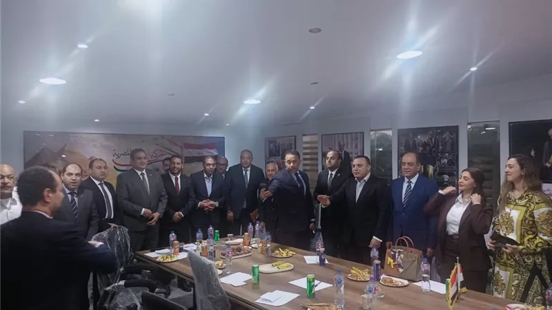 وفد “التنسيقية” يناقش مع قيادات “الحركة الوطنية” عددًا من الملفات والقضايا