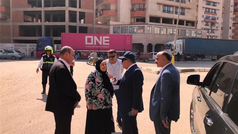 محافظ الدقهلية يوجه بالبدء في رصف ورفع كفاءة شارع العبور بالمنصورة