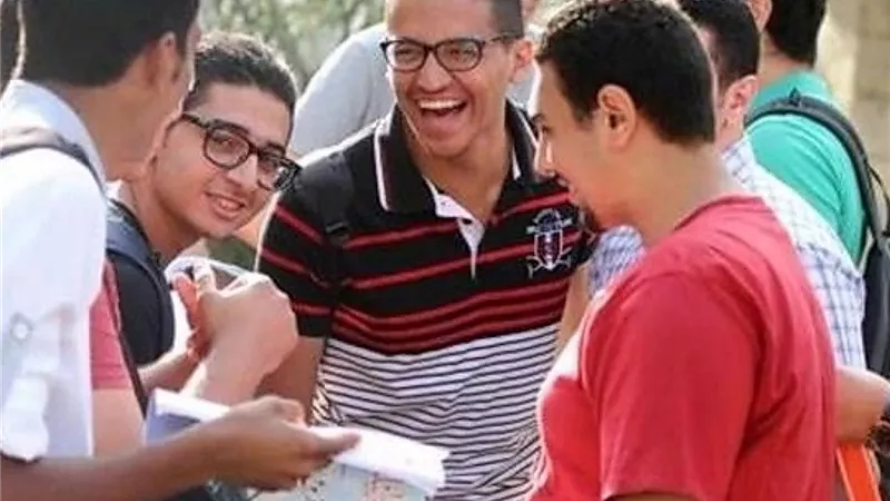 رحلة للمريخ بالمترو وبرج إيفل..  طرائف امتحانات الفرنسية بالثانوية العامة