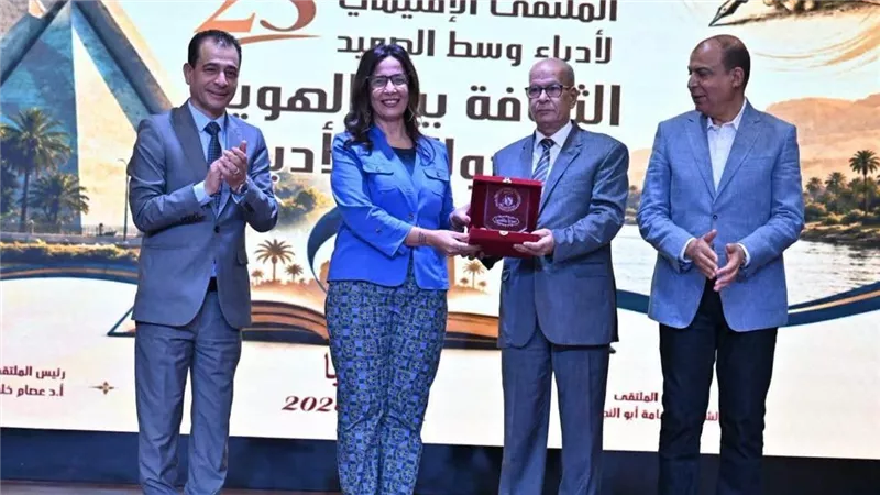 وزيرة الثقافة ومحافظ المنيا يفتتحان الملتقى الإقليمي لأدباء وسط الصعيد