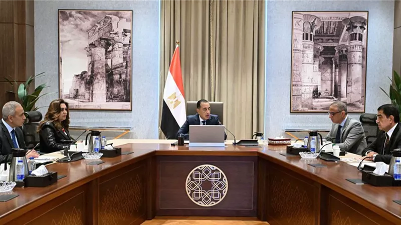 رئيس الوزراء يستعرض موقف تنفيذ عدد من مشروعات الخطة الاستثمارية بالجيزة