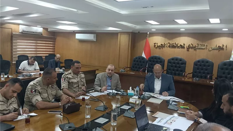 نائب محافظ الجيزة يتابع تسليم مشروعات الصرف الصحي بـ«حياة كريمة»
