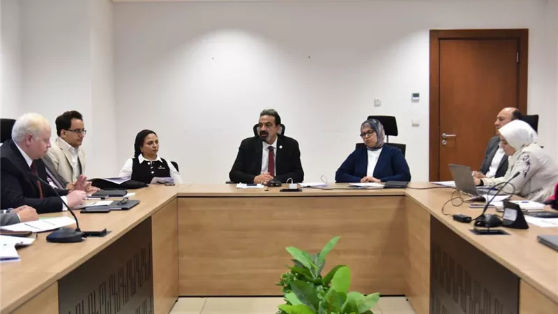 الصحة تناقش الدليل الفني لتخطيط القوى العاملة بالقطاع الصحي