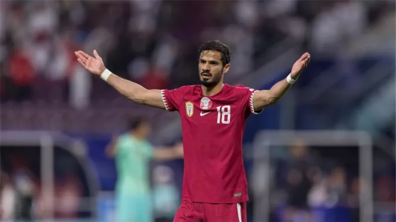 هدف عكسي يزيد معاناة قطر.. سلطان البريك يسجل بالخطأ في مرماه