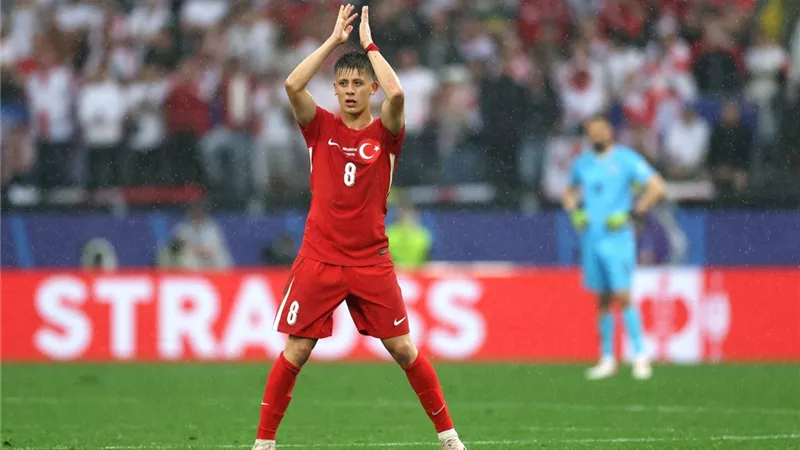 أردا جولر يعادل لمنتخب تركيا أمام أمريكا في المونديال