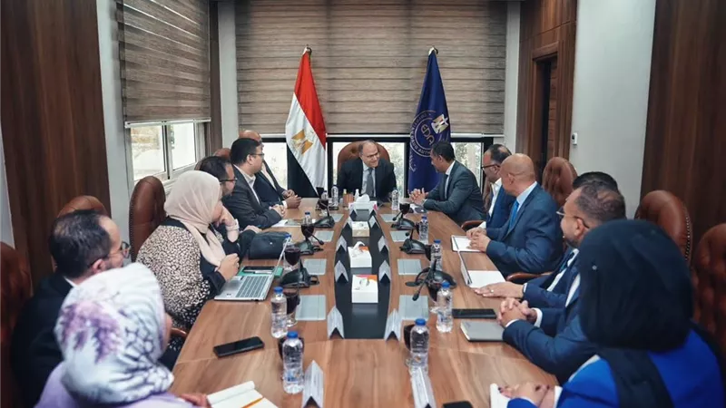 رئيس هيئة الدواء يبحث مع “جلاكسو سميثكلاين” توطين صناعة الدواء 