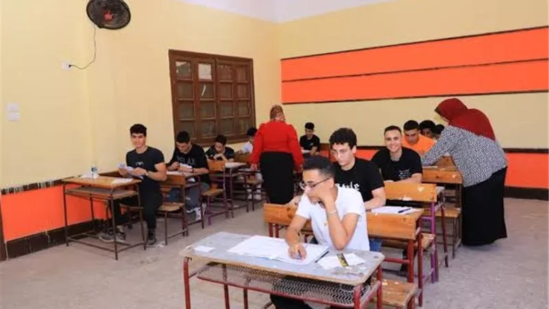 بأمر المناهج الجديدة.. 3 مواد فقط ترسم مستقبل طلاب الثالث الثانوية |تفاصيل