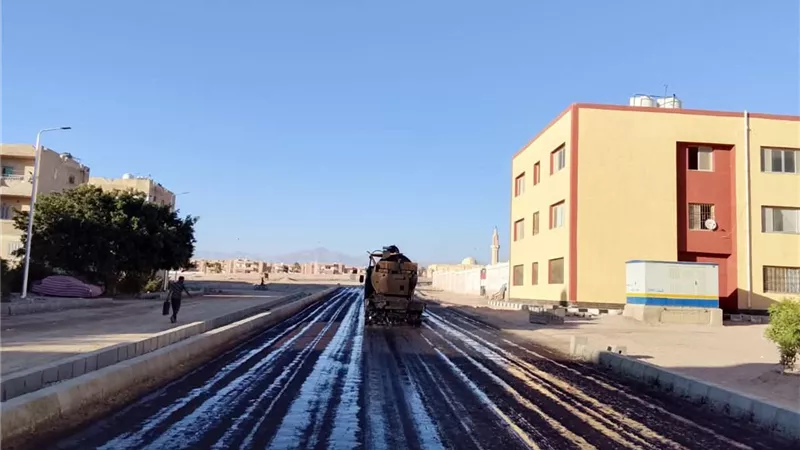 مديرية الطرق بجنوب سيناء تواصل تنفيذ مشروعات الخطة الاستثمارية بنويبع