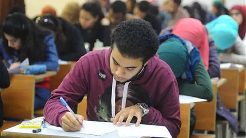 ليلة امتحان العرب.. بين مراجعات بـ400 جنيه وصرخات أولياء الأمور|خاص