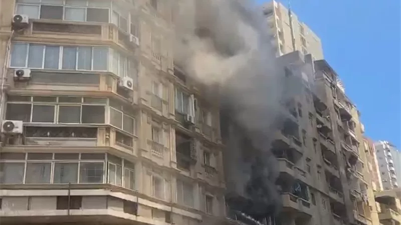 إصابة شخص في حريق بمخزن ملابس داخل شقة سكنية بالإسكندرية