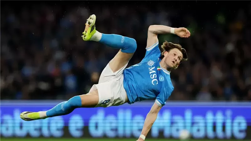 مورينيو يطلب ضم مكتوميناي إلى ريال مدريد.. ونابولي يحدد سعره