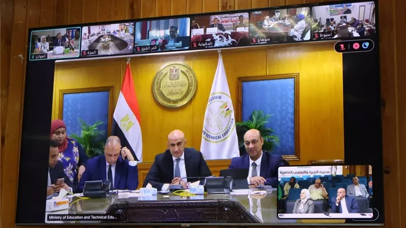 مدير تعليم القاهرة تتابع غرفة العمليات المركزية ولجان الثانوية العامة