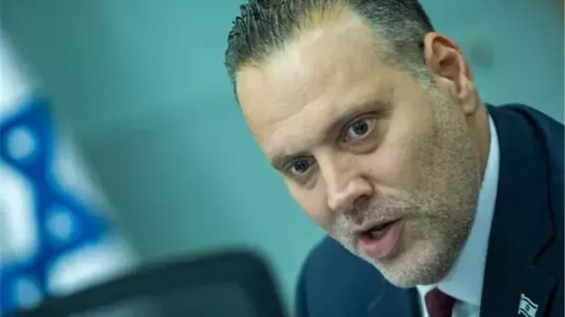 وزير إسرائيلي: إذا لم تسلم إيران اليورانيوم المخصب فسيُنتزع بالقوة والحرب