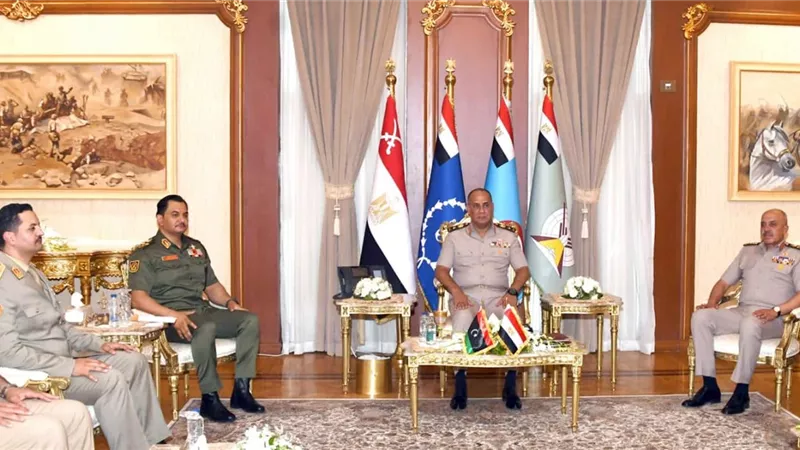  وزير الدفاع يلتقي نائب القائد العام للجيش الليبي ورئيس الأركان 