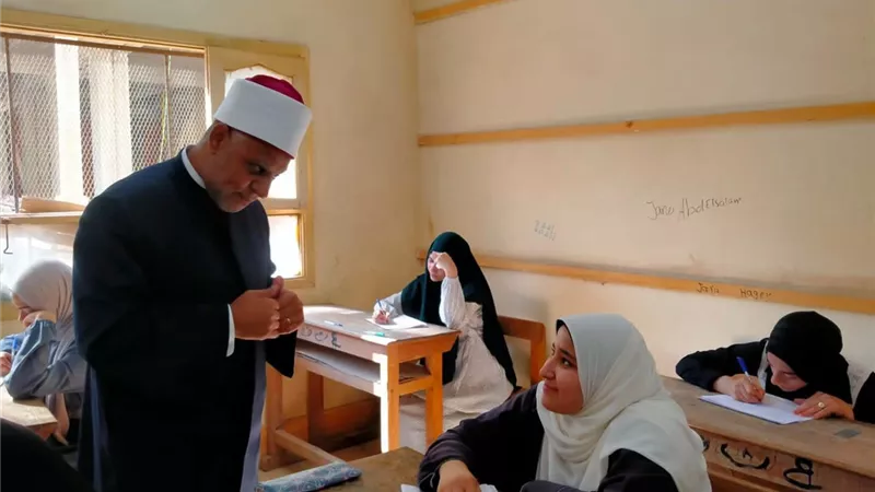 رئيس قطاع المعاهد الأزهرية يتفقد لجان امتحانات الشهادة الثانوية بالقليوبية