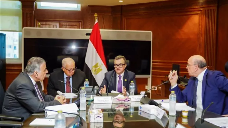 وزير التخطيط يترأس اجتماع لجنة الاستثمار التابعة لبنك الاستثمار القومي 