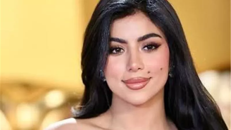 كارولين عزمي تعود للمسرح بـ«الساحل الشرير».. كوميديا جديدة تجمعها بأشرف 