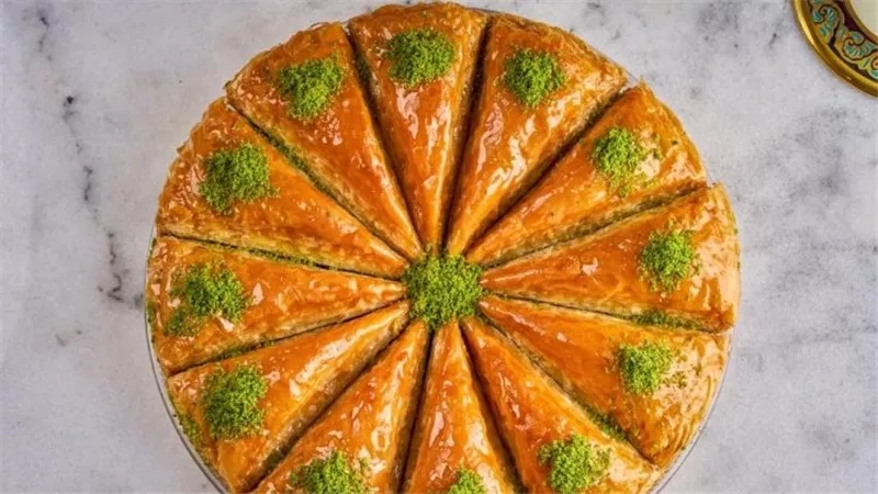 تركيا وأذربيجان تتحركان لحسم الجدل حول أصل البقلاوة بطلب إلى اليونيسكو