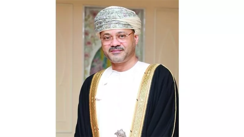 وزير الخارجية العُماني ينفي فرض أي رسوم عبور بمضيق هرمز