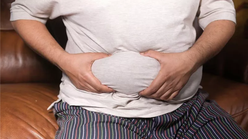 أسباب زيادة دهون البطن مع التقدم في العمر