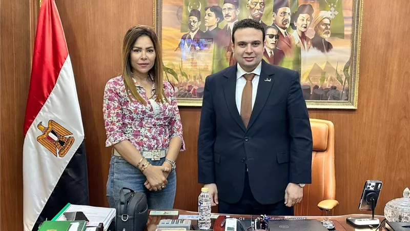 حزب العدل يعلن انضمام الفنانة ألفت عمر إلى صفوفه