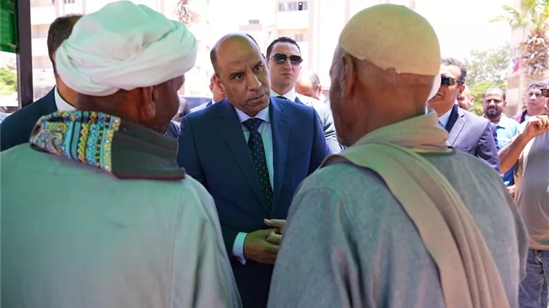 وزير العمل يفتتح ساحة انتظار ومظلات لـ«سواعد مصر » بمحافظة الجيزة