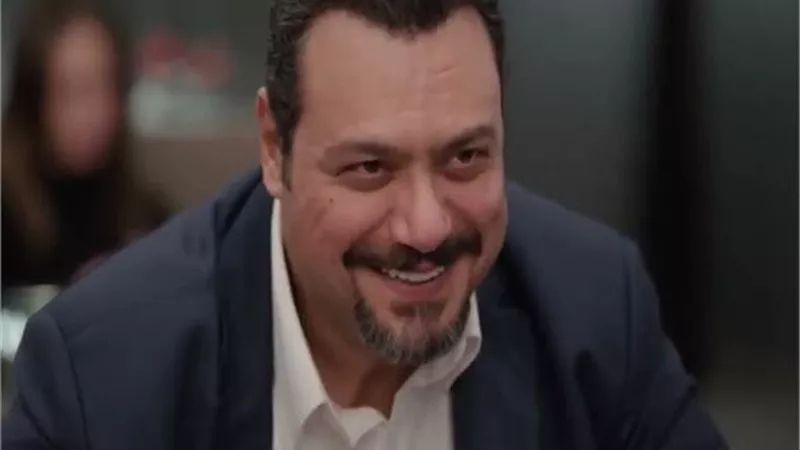 إعلان مفاجئ يقطع فيديو ديني.. ومراد مكرم يعلق بسخرية