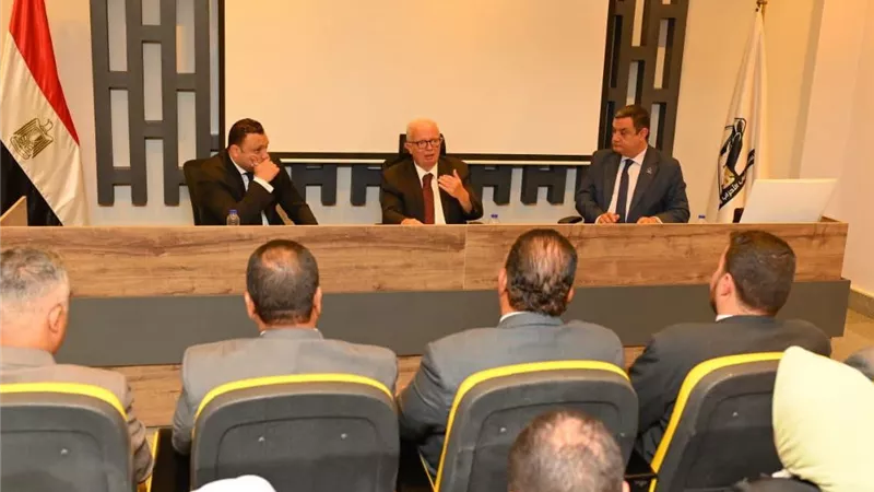عيسي: قيد 20 شركة تمهيداً لطرحها بالبورصة.. وإعادة توزيع الشركات الملغاه