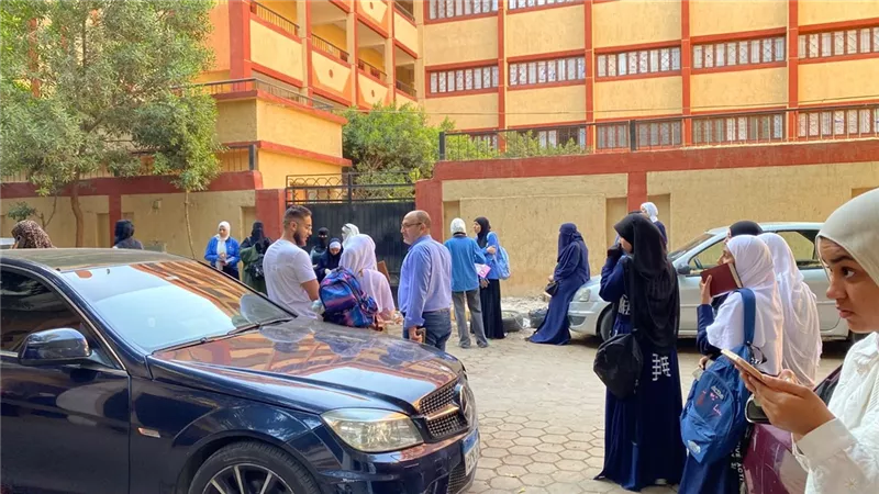 غرفة امتحانات الثانوية الأزهرية: ارتياح بين طلاب العلمي في مادة التفسير