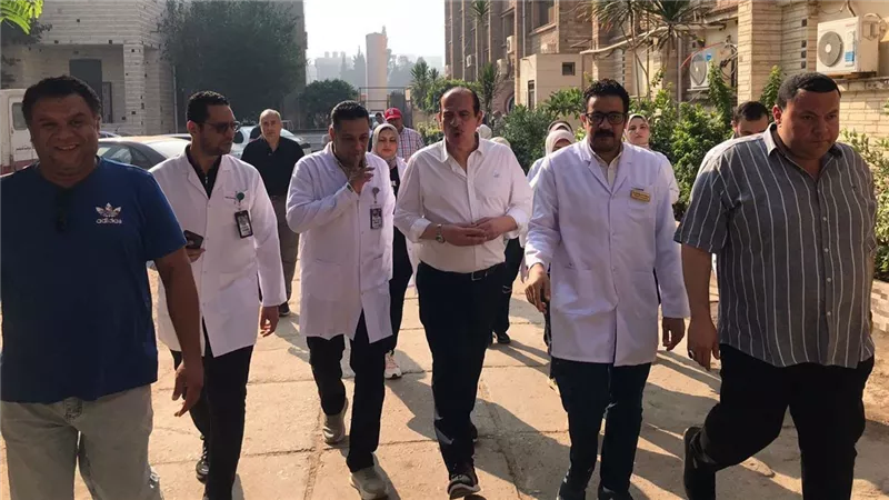 نائب وزير الصحة يتفقد منشآت الدقهلية.. مكافآت للمتميزين وإحالة للمقصرين 