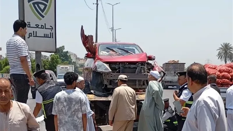 سقوط عمود إنارة على سيارة ملاكي يُصيب 3 أشخاص بالغربية