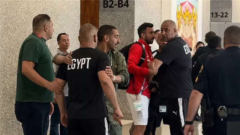 إبراهيم حسن يتدخل لحماية مشجع مصري في فندق المنتخب بأمريكا 