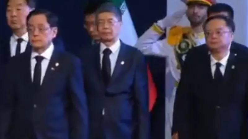 الوفد الصيني يشارك في تقديم واجب العزاء للمرشد الراحل علي خامنئي