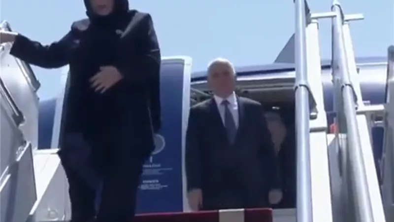 رئيسة البرلمان تقود وفد أذربيجان المشارك في مراسم تشييع علي خامنئي