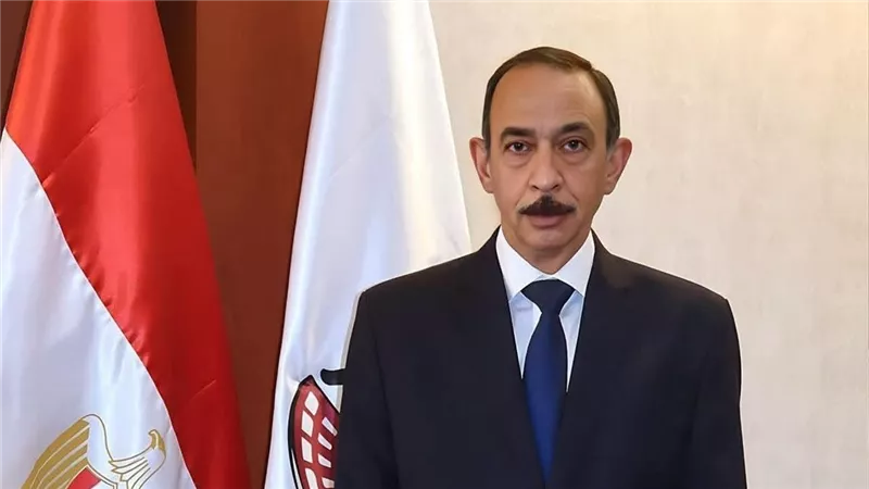 إحالة 10 مسئولين بـ 